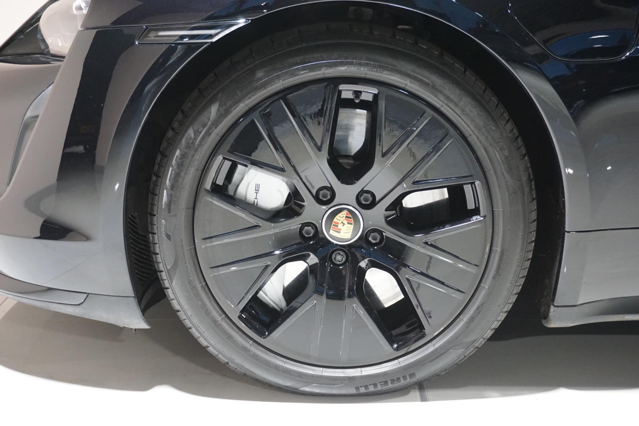 Porsche Taycan Performance Plus 93.4kWh Turbo Saloon 4dr Electric Auto 4WD (680 ps)